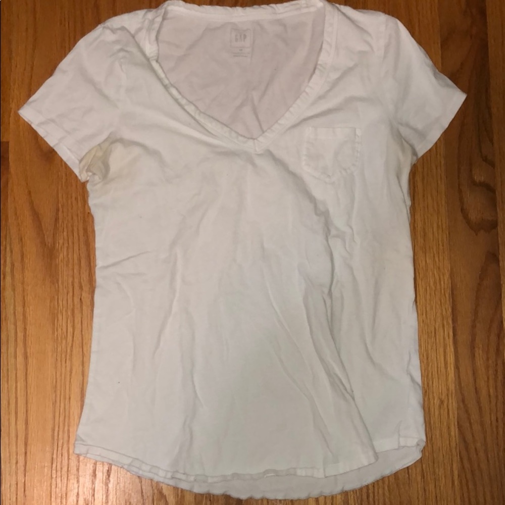 Gap v-neck